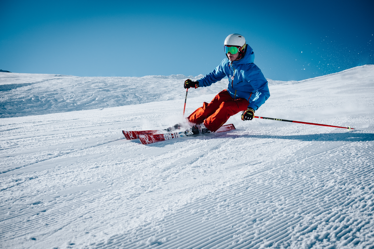 冬季滑雪趣！體驗冰天雪地極限運動 選對滑雪裝備最重要