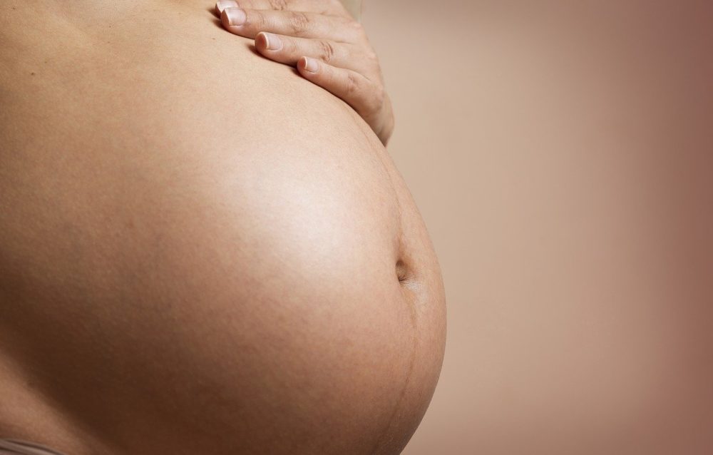 生頭胎高齡孕婦比例首度突破3成！  妊娠併發症、胎兒低出生體重跟著升