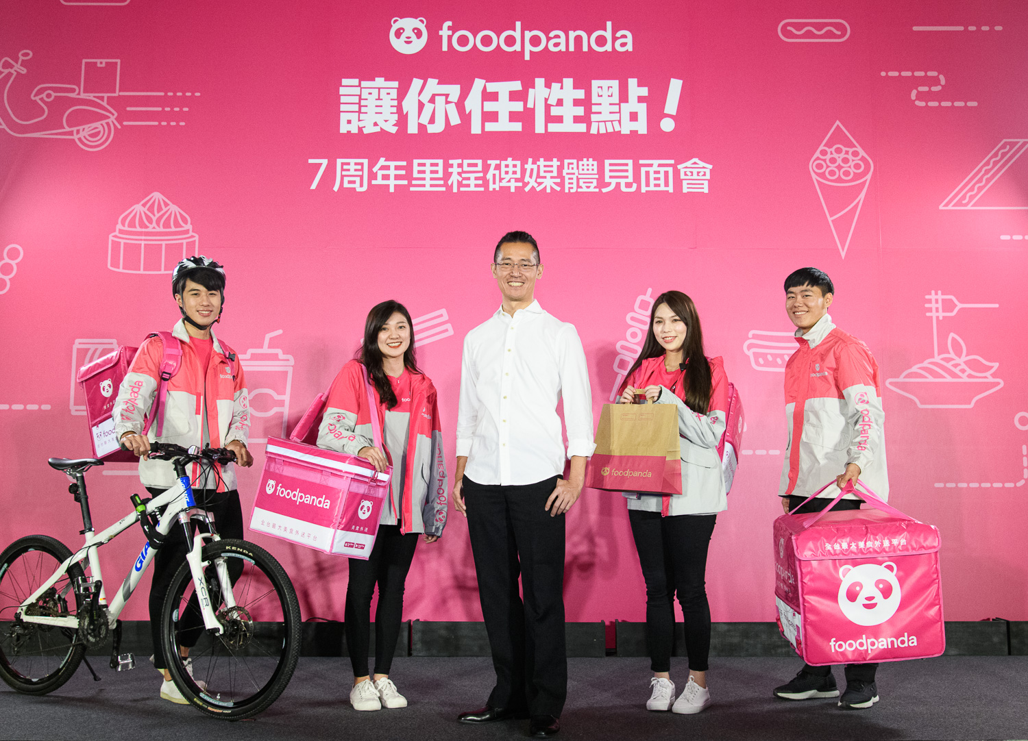 【圖一】foodpanda董事總經理方俊強首次與台灣媒體見面，公布在台7周年成績單與品牌最新布局，同時宣布再新增由腳踏車及步行外送的服務選擇