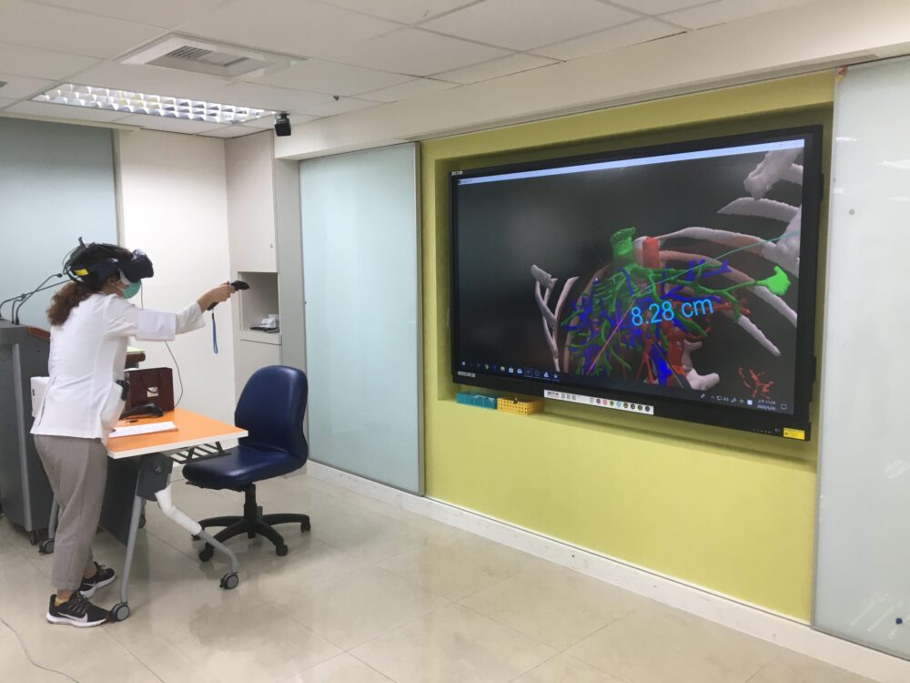 插管、揪癌症竟可以這樣教！  台灣醫師養成進入AR+VR訓練時代