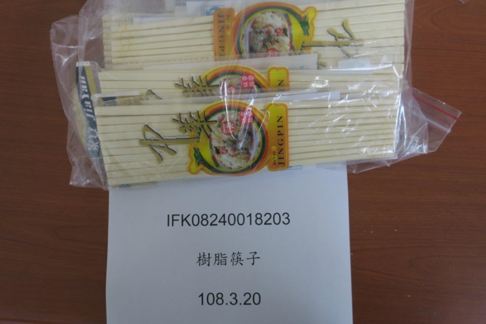 中國大陸進口「樹脂筷子」驚見致癌甲醛！  食藥署邊境揪出3.5萬雙