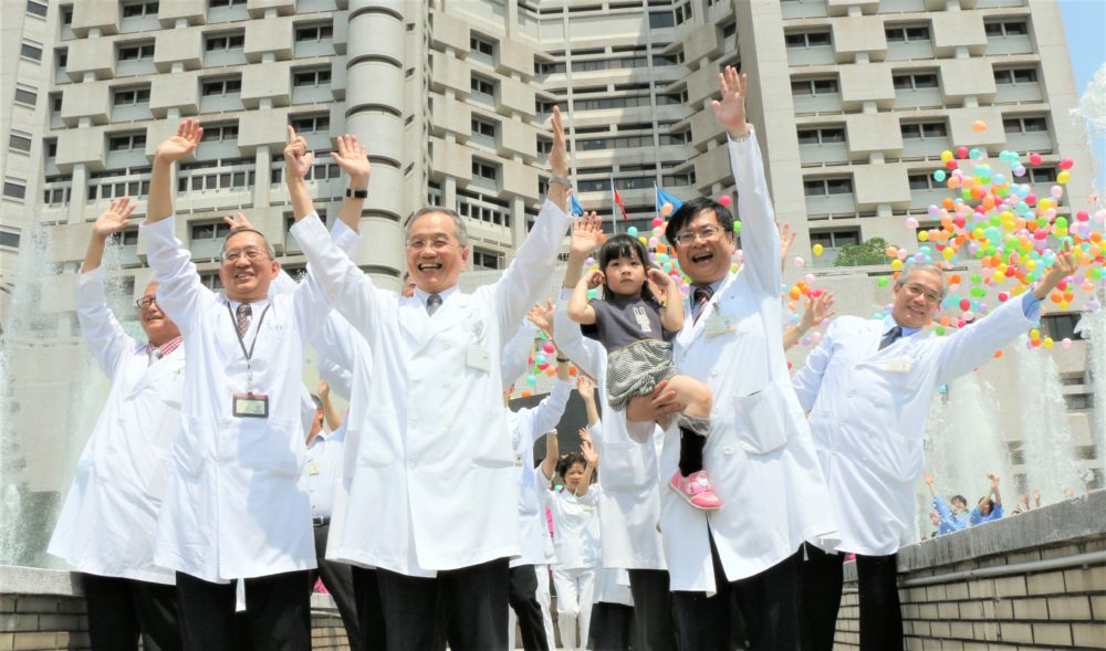 60年來頭一遭！  台北榮總醫護大廳大跳「快閃舞」