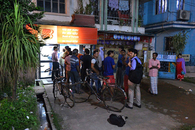 印度ATM「領不到現金」 引民眾恐慌