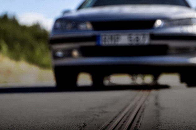 瑞典首創「自動充電公路」 邊開車邊充電不成問題！