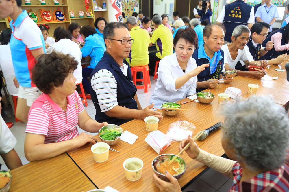 台中不因新冠肺炎疫情暫停社區關懷據點共餐服務 9