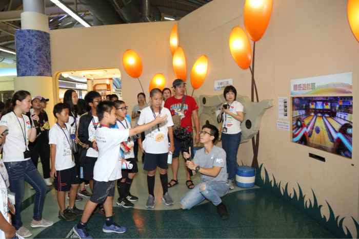 營隊第四天來到機場參訪，學員體驗機場智慧體感遊戲區