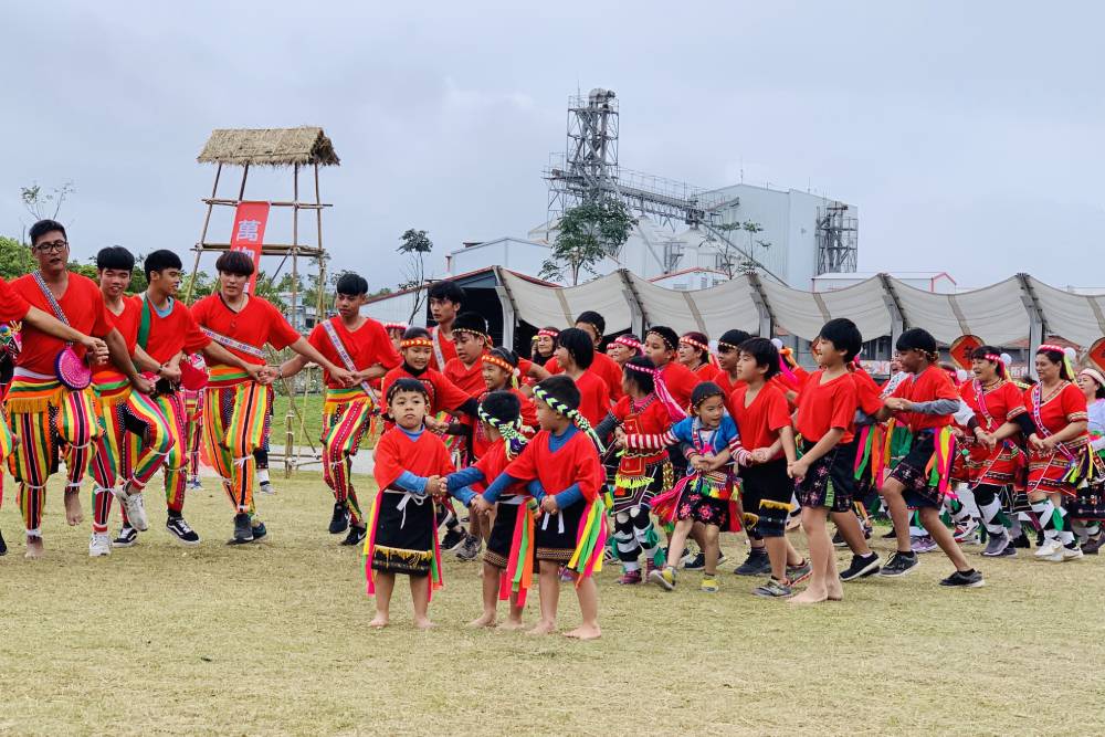 部落孩子用舞蹈延續傳統文化